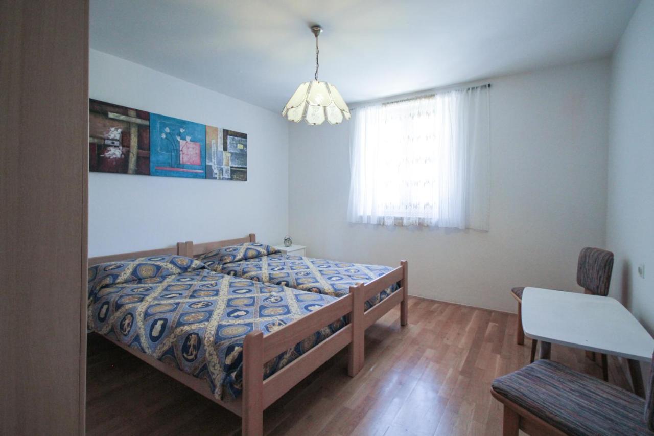 Apartment La Traviata With Parking Rovigno Esterno foto